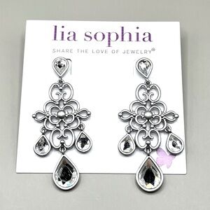 NWT lia sophia “Ethereal” earrings, matte silver tone w/ cut crystals